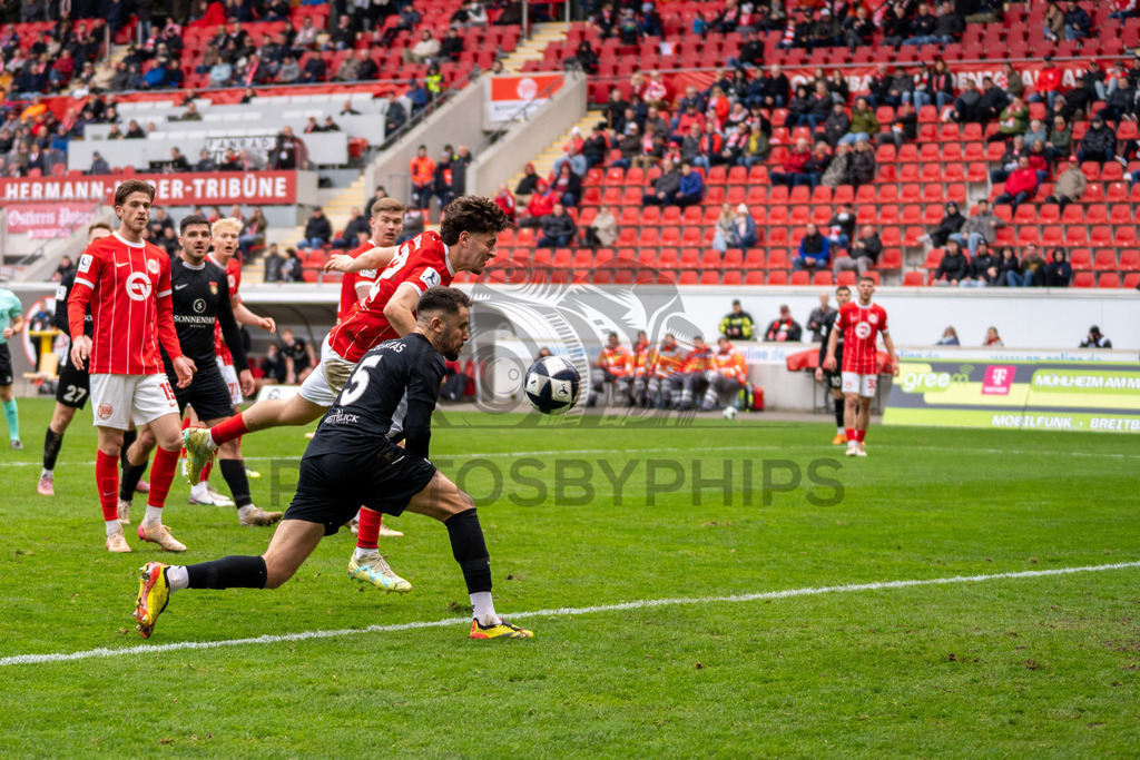 Kickers Offenbach vs. SG Sonnenhof Grossaspach, Fussball, Regionalliga Suedwest, 24. Spieltag, 14.03.2026 | Volkan Celiktas (SG Sonnenhof Großaspach, #05) trifft zum 1:3,Kickers Offenbach vs. SG Sonnenhof Grossaspach, Fussball, Regionalliga Suedwest, 24. Spieltag, 14.03.2026Foto: photosbyphips/Philip Ziegler