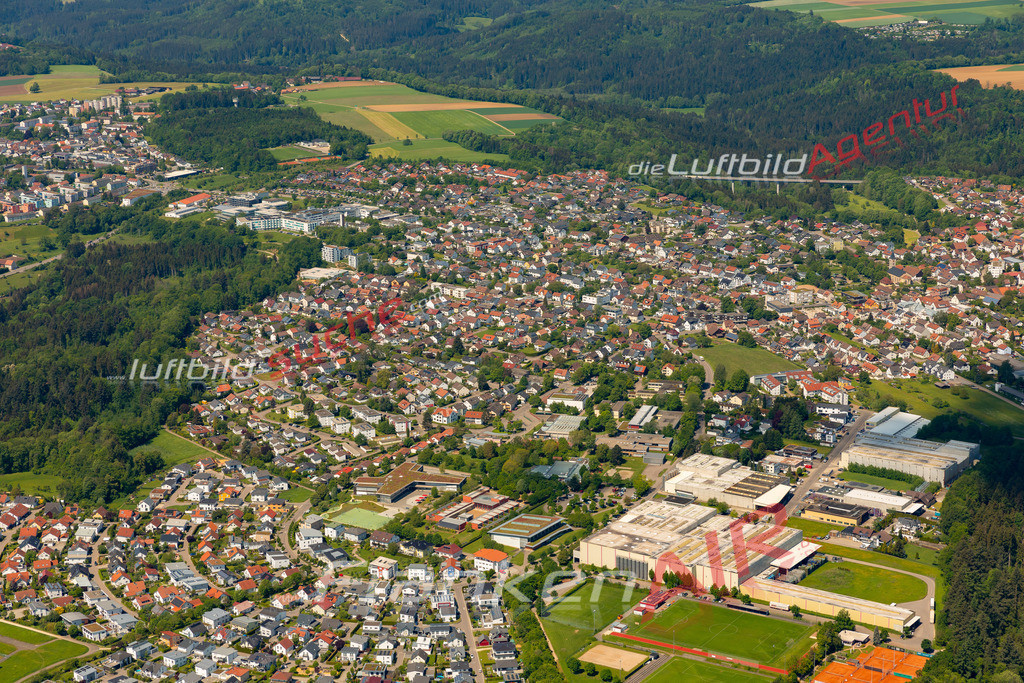 mutlangen-2794-jahr-2024 | Das Luftbild zeigt :  Mutlangen - Die Luftaufnahme wurde 2024 vom UL-Flugzeug aus erstellt ( keine Drohne ) - Hochauflösende Luftaufnahme - Für grossformatige Ausdrucke geeignet. Die Geschenkidee !Mit Lizenz und Bildrechte bestellbar