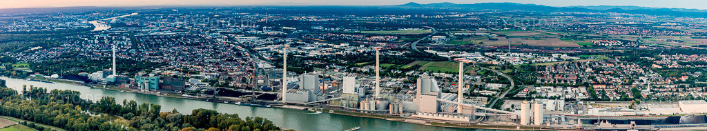 Luftbild: Panorama des Großkraftwerk Mannheim am Rhein im Ortsteil Neckarau in Mannheim im Bundesland Baden-Württemberg in Deutschland. Foto: IMG_102649-Pano.jpg vom 24.08.2017 durch Werner Riehm/FLY-FOTO.deAuflösung des Originals: 15278 x 2841 px