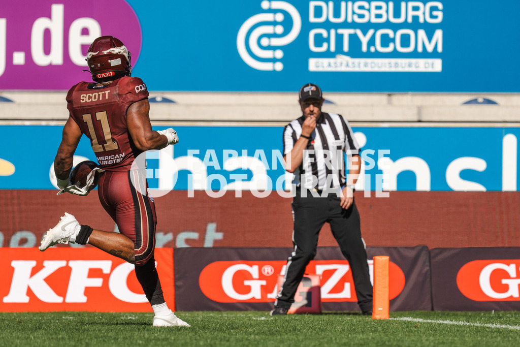 GER Rhein Fire vs. Raiders Tirol, Football, European League of Football, Spieltag 12, Saison 2025, 10.08.2025 | GER Rhein Fire vs. Raiders Tirol, Football, European League of Football, Spieltag 12, Saison 2025, 10.08.2025Foto: Fabian Friese - Realisiert mit Pictrs.com