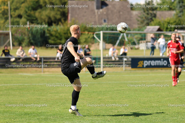 Fußball I Herren I Saison 2025-2026 I Verbandsliga Süd I 7. Spieltag I SV Schackendorf - SV Azadi Lübeck I 06.09.2025.063 | Maximilian Grimm (28, SV Azadi Lübeck) - Realisiert mit Pictrs.com