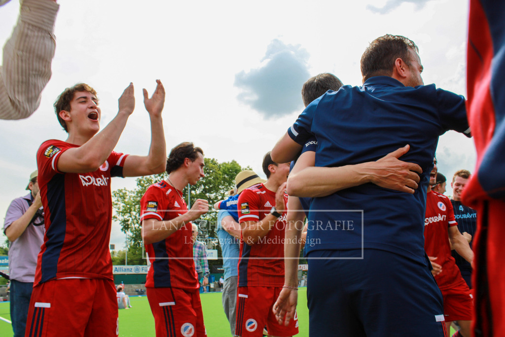 Hugo von Montgelas und Zafer Kir BUNDESLIGA HERREN VF3 MHC-CHTC 21.05.2023 | lanaschraderfotografie - Realisiert mit Pictrs.com