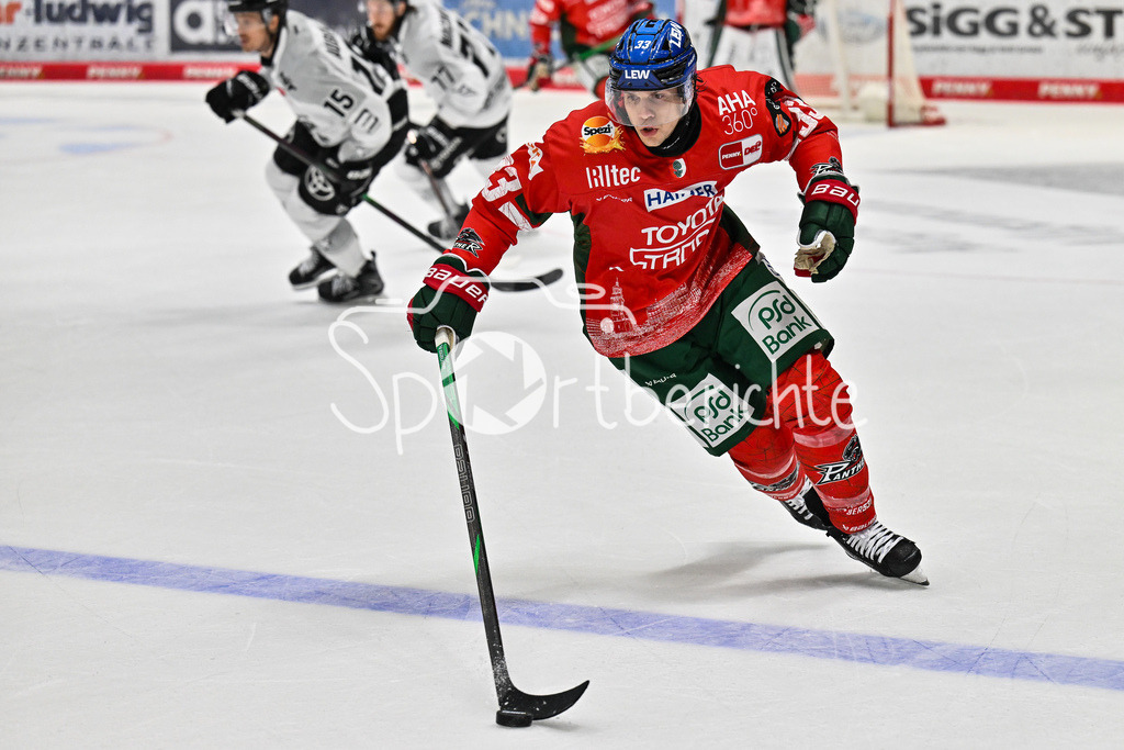 Augsburger Panther - Kölner Haie | am Puck Tim WOHLGEMUTH (Augsburger Panther 33) / DEL: Augsburger Panther - Kölner Haie; Curt Frenzel Stadion am 26.09.2025