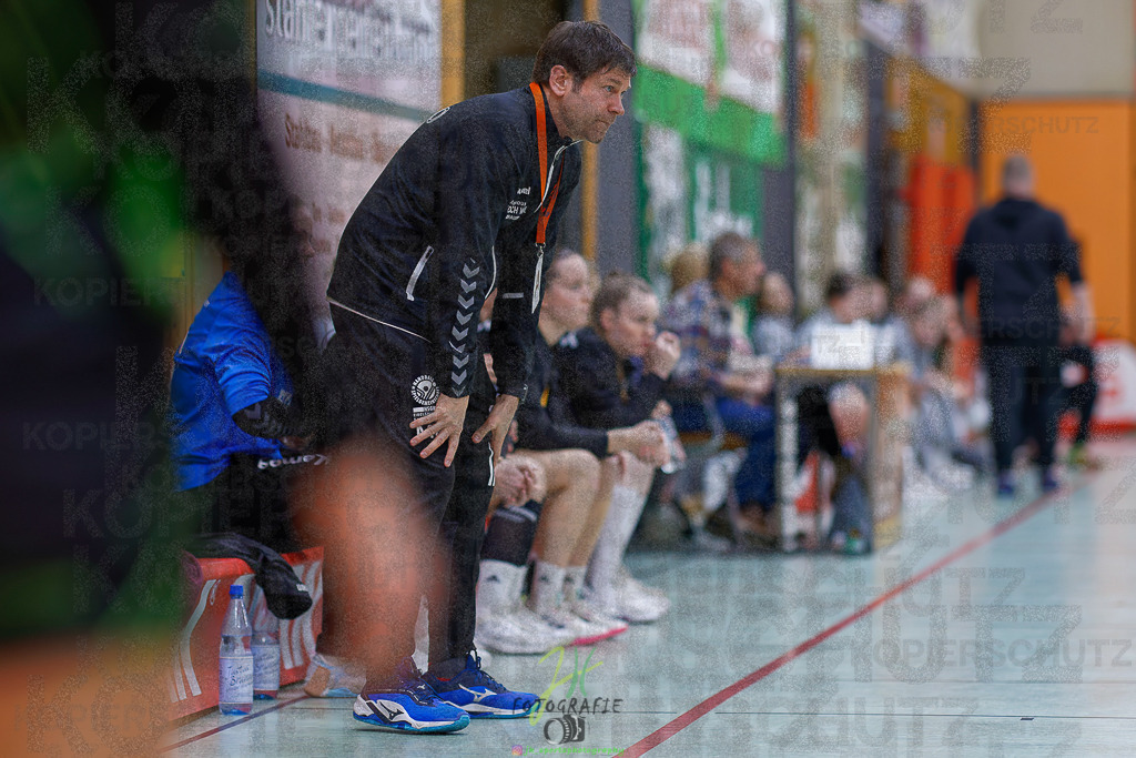 Frauen Oberliga Mitte (HHV); HSG Kleenheim/Langgöns II - HSG Eibelshausen/Ewersbach | Frauen Oberliga Mitte (HHV); HSG Kleenheim/Langgöns II - HSG Eibelshausen/Ewersbach am 01.11.2025 in Oberkleen (Weidig-Halle)Photo © 2025 - Jörg Heinrich - Realisiert mit Pictrs.com