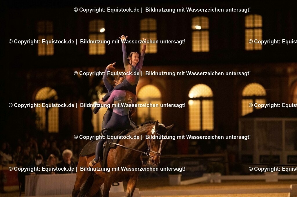 20230527_Voltigieren_NASPA_Flutlicht_1117 | equistock