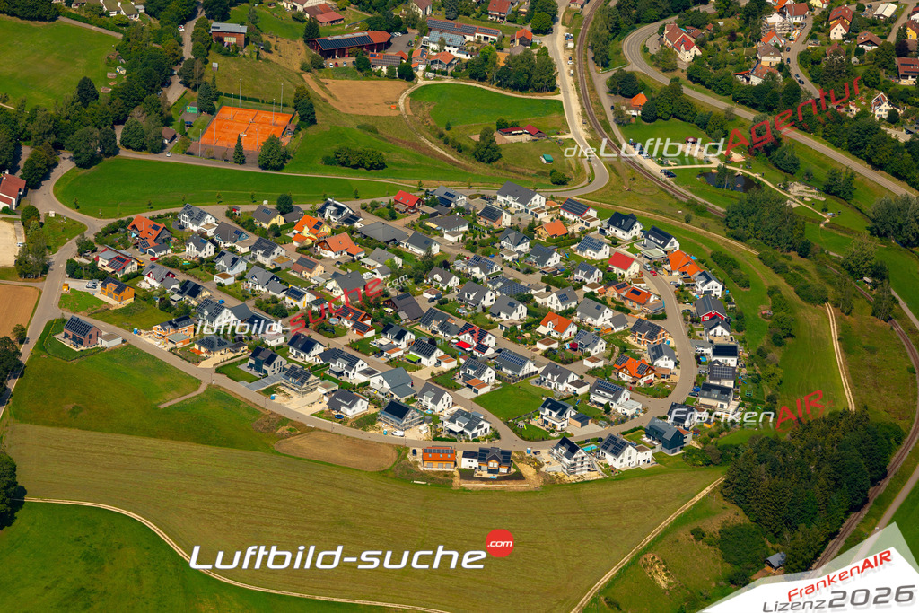 Das Luftbild zeigt :  Gomadingen - Die Luftaufnahme wurde 2024 vom UL-Flugzeug aus erstellt ( keine Drohne ) - Hochauflösende Luftaufnahme - Für grossformatige Ausdrucke geeignet. Die Geschenkidee !Mit Lizenz und Bildrechte bestellbar