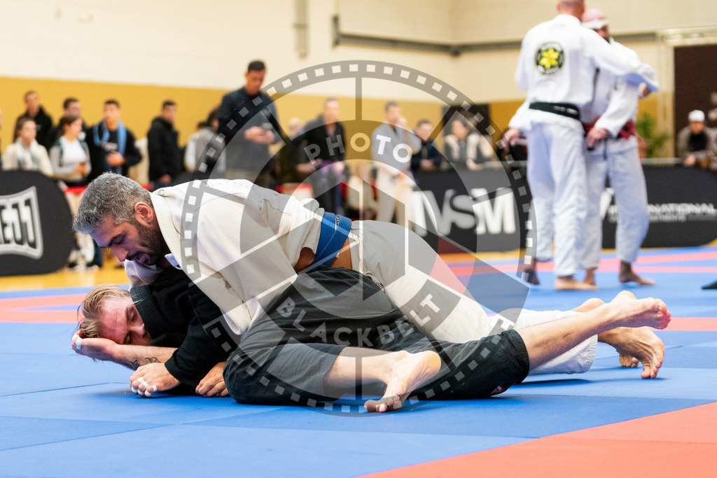 20231118PBB10646 | Fighters compete during the AJP Tour 600 Frankfurt Championship in Frankfurt/Main, Germany, on November 18, 2023.