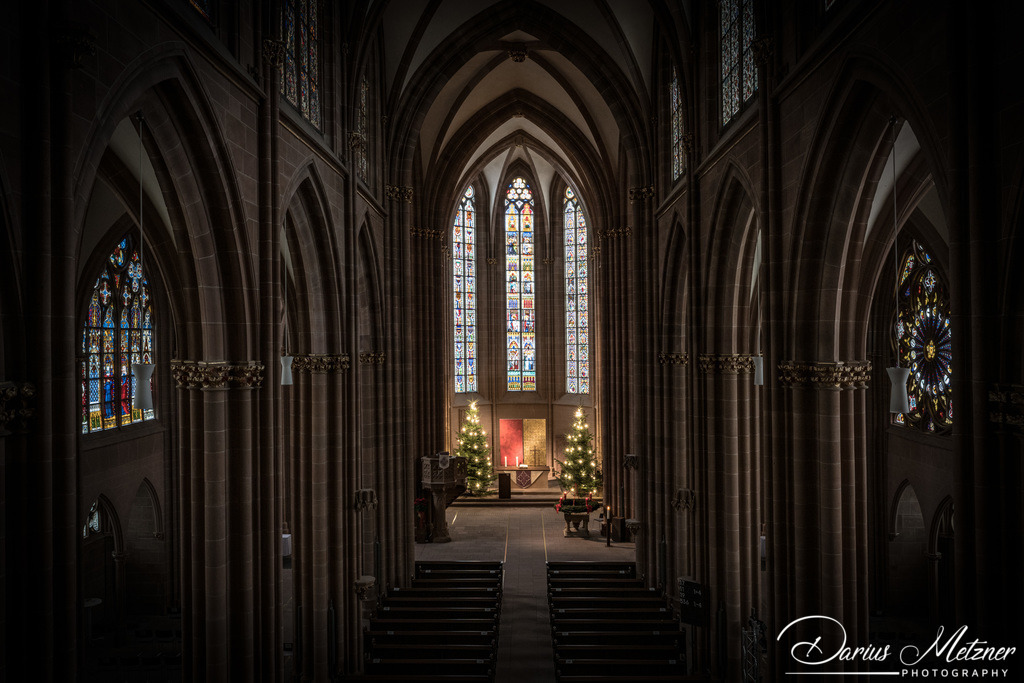 Katharinenkirche in Oppenheim | Die imposante Katharinenkirche in Oppenheim gilt als eine der bedeutendsten gotischen Kirchen am Rhein. Ihre Errichtung erfolgte in mehreren Bauabschnitten im 13., 14. und 15. Jahrhundert. Heute ist sie eine der schönsten Sehenswürdigkeiten in Rheinhessen.