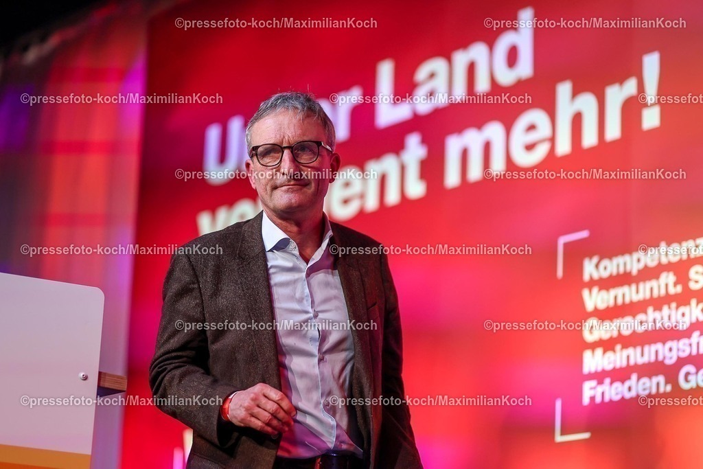 Wup06022501111 | 06.02.2025, Wahlkampfveranstaltung Bündnis Sahra Wagenknecht - Der Politiker Thomas Christian Wilhelm Geisel bei seiner Rede in der Alten Papierfabrik in Wuppertal. 