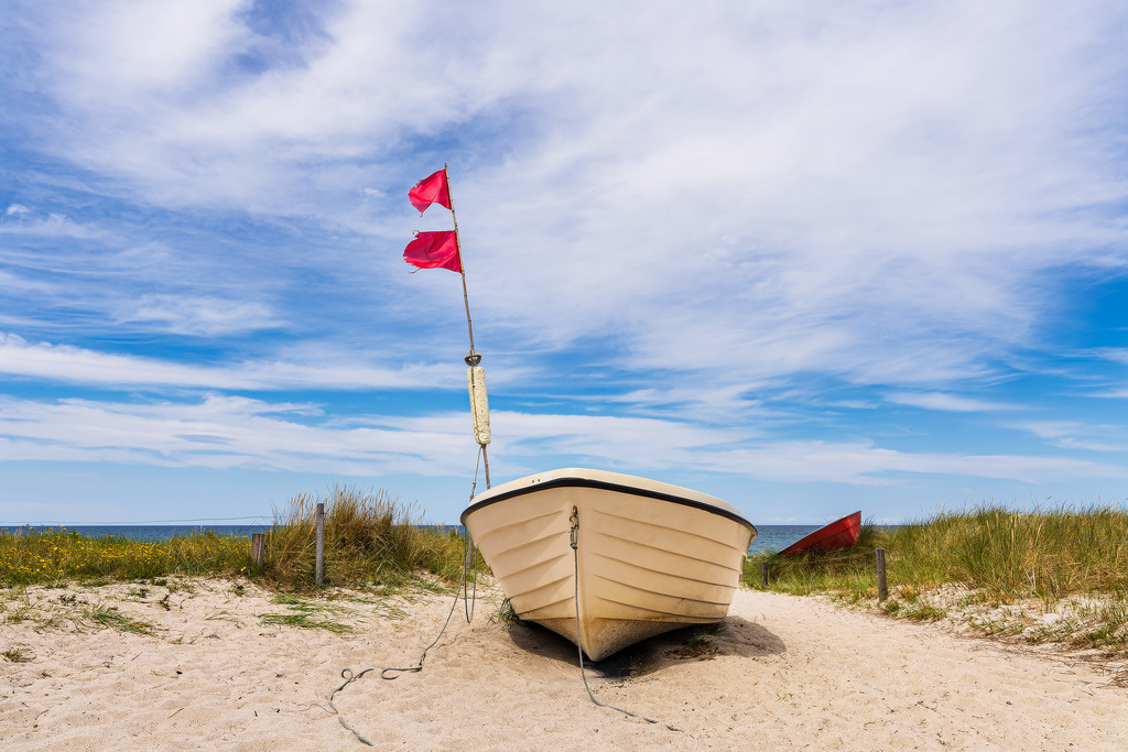 Fischerboot an der Ostseeküste bei Zingst auf dem Fischland-Darß | Fischerboot an der Ostseeküste bei Zingst auf dem Fischland-Darß.