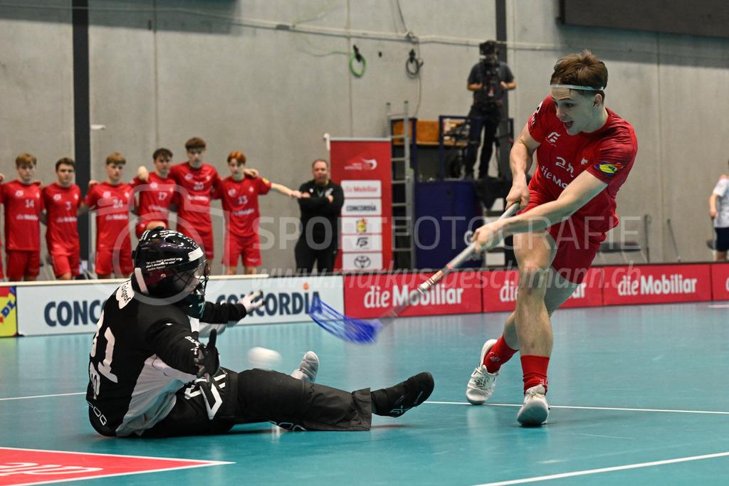 Switzerland B U19 vs Finland U19 - 2. February 2024 | Switzerland B U19 vs Finland U19
U19 Men International Matches in Switzerland
GoEasy Arena, Siggenthal Station
Switzerland forward #20 Jamie Martinjas against Finland goalkeeper #31 Veikko Rauhanen.
Credit: Markus Aeschimann | <a href="https://www.markus-aeschimann.ch">Sportfotografie Markus Aeschimann</a> | <a href="https://www.instagram.com/sportfotografie.aeschimann">@sportfotografie.aeschimann</a> - Realisiert mit Pictrs.com