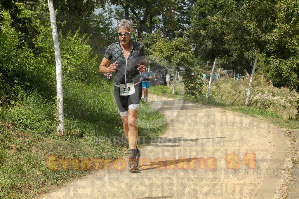 250824_1322_EX1_2174 | Sportfotografie im Rhein-Sieg Kreis, Köln, Bonn, NRW, Rheinland Pfalz, Hessen, etc. Unser Tätigkeitsfeld umfasst den Laufsport vom Volkslauf über den Marathon, Duathlon, Triathon bis zum Ultralauf wie Kölnpfad Ultra oder Schindertrail.