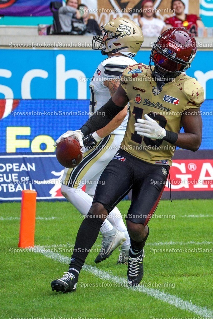 xSSC27072501007 | 27.07.2025, xsscx, American Footballl, Rhein Fire - Berlin Thunder, EFL, Schauinsland-Reisen-Arena, Saison 2025: Wide Receiver Harlan Kwofie (10) von Rhein Fire l‰uft  zum Touchdown zum 52:0.