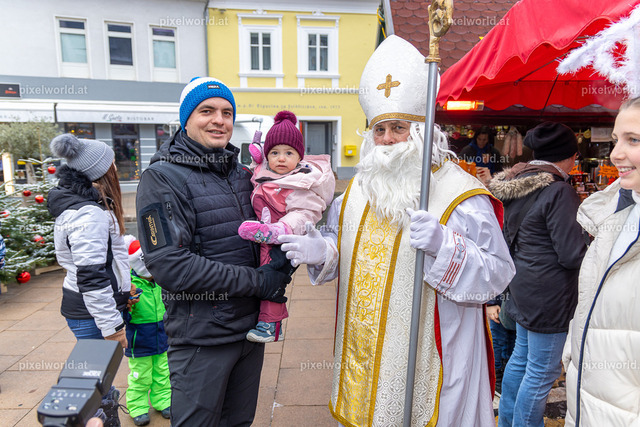 Nikolaus verteilt Geschenke | Bildershop von pixelworld.at - Realisiert mit Pictrs.com