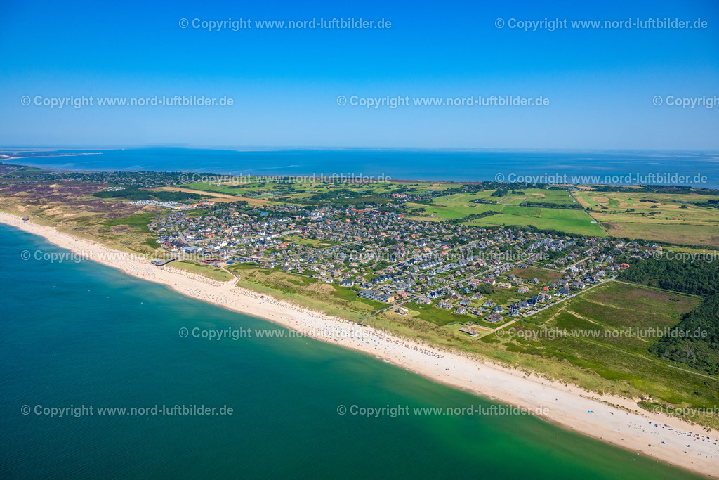 Sylt_Wenningstedt_ELS_0165130825 | WENNINGSTEDT-BRADERUP (SYLT) 13.06.2025 Quell- Wolken- Schicht über dem Küstenbereich der Nordsee - Insel in Wenningstedt (Sylt) im Bundesland Schleswig-Holstein. // Coastal area of the North Sea - Island in Wenningstedt (Sylt) in the state Schleswig-Holstein. Foto: Martin Elsen