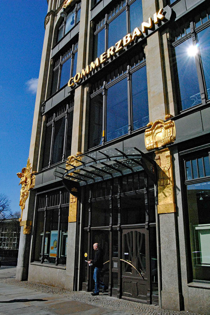 Foto: Leipzig - Kaufhaus Ebert - Haupteingang | Das Team hinter BILDLEXIKON LEIPZIG bündelt historische wie aktuelle Informationen über die Stadt Leipzig in Text und Bild auf einer Plattform und stellt diese der interessierten Öffentlichkeit zur Verfügung.