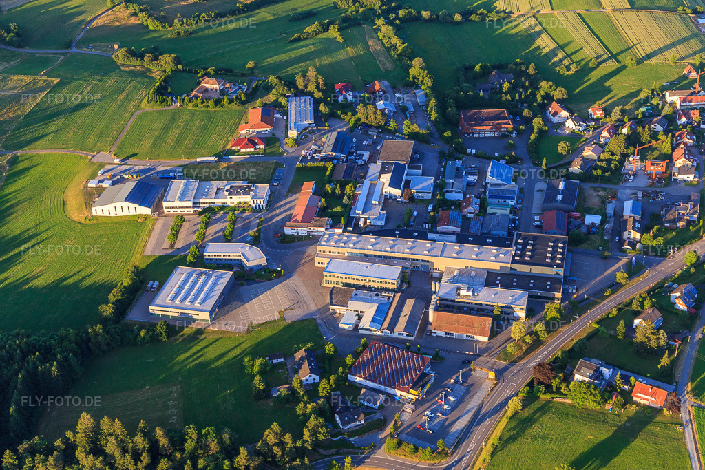 Luftbild: Gewerbegebiet Herbert-Frank-Straße mit Röchling Medical Waldachtal AG, Plastoform GmbH und Kunststofftechnik Schmid GmbH & Co. KG im Ortsteil Salzstetten in Waldachtal im Bundesland Baden-Württemberg in Deutschland.Foto: IMG_149055.jpg vom 28.06.2025 durch Werner Riehm/FLY-FOTO.deRöchling Medical Waldachtal | Röchling&nbsp;DEPlastoform GmbHKunststofftechnik Schmid
