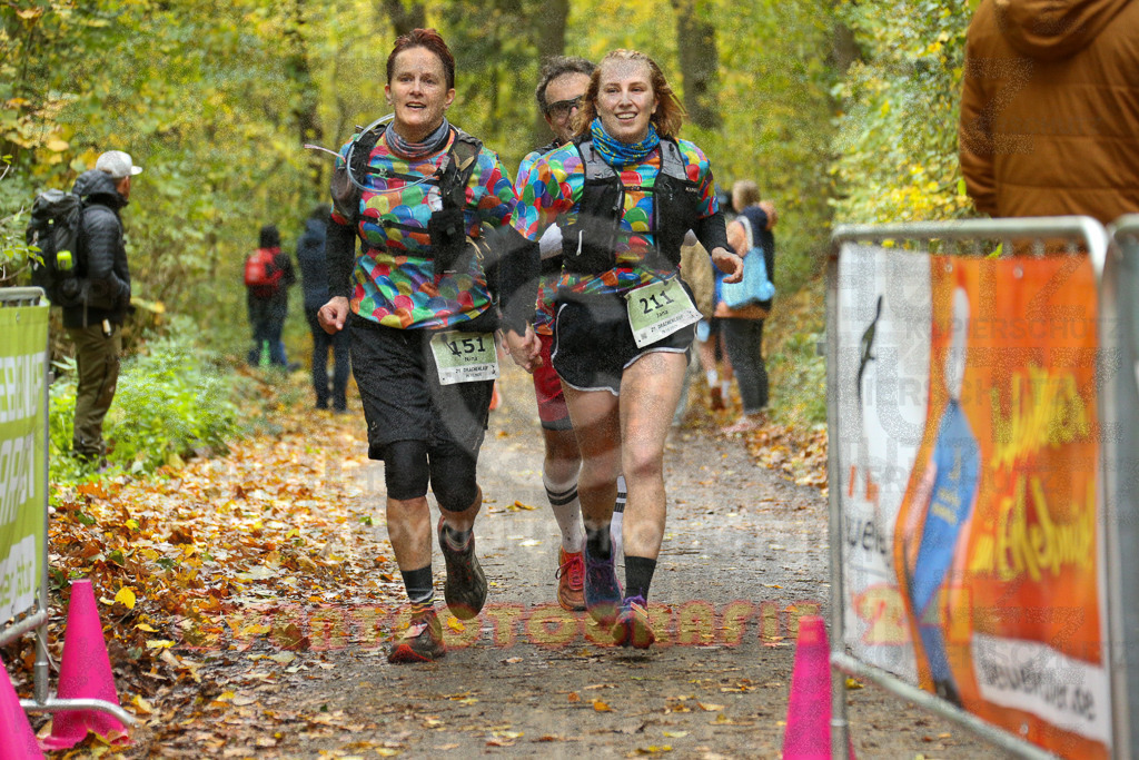 251026_1324_EX1_3321 | Sportfotografie im Rhein-Sieg Kreis, Köln, Bonn, NRW, Rheinland Pfalz, Hessen, etc. Unser Tätigkeitsfeld umfasst den Laufsport vom Volkslauf über den Marathon, Duathlon, Triathon bis zum Ultralauf wie Kölnpfad Ultra oder Schindertrail.