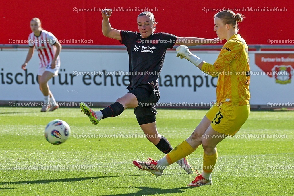 xsscx26042601021 | 26.04.2026, xsscx, Frauen Fussball, Bayer 04 Leverkusen - SC Freiburg, 1. Fussball Bundesliga, 23. Spieltag, Ulrich-Haberland-Stadion, Saison 2025 2026: Vanessa Haim (Bayer Leverkusen #13) im Zweikampf gegen Rebecca Adamczyk (SC Freiburg #33) DFB regulations prohibit any use of photographs as image sequences and or quasi-video. Photo: xSandraxScherningxPressefotoKochx