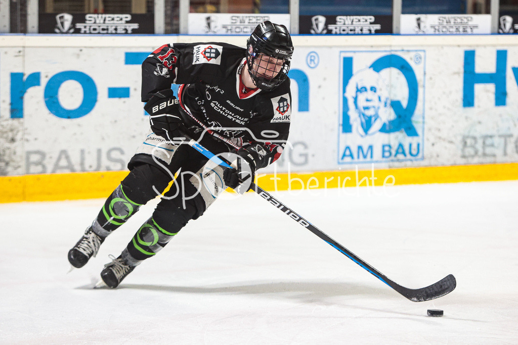 EHC Königsbrunn - VfE Ulm/Neu-Ulm | Luca SZEGEDIN (EHC #13) am Puck