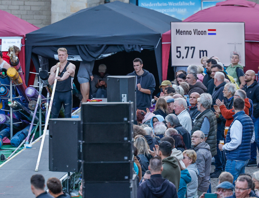 top-top.de 240913-200 | Foto, Video, Fotografie, Videografie, Fotobox, DJ, Discjockey, Musik, Musikbox, Veranstaltung, Photobooth, Amazon, Ebay, Buchtipp, Bestseller, Autor, Verlag, Buch, Wesel, Hamminkeln, NRW, Dinslaken, Rees, Drohne, Hochzeit, Party, Fotobox, Wesel, Fotograf