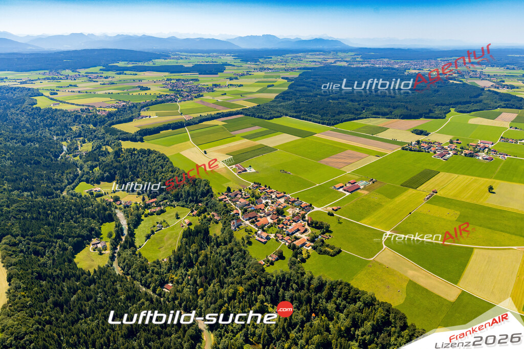 Schrägluftbild  Hohendilching  Valley - Das Luftbild wurde 2025 vom UL-Flugzeug heraus erstellt ( keine Drohne ) - Hochauflösende Luftaufnahme -Nicht vergleichbar mit Google Maps oder Satelittenbilder- Die Geschenkidee !Mit Lizenz und Bildrechte bestellbar