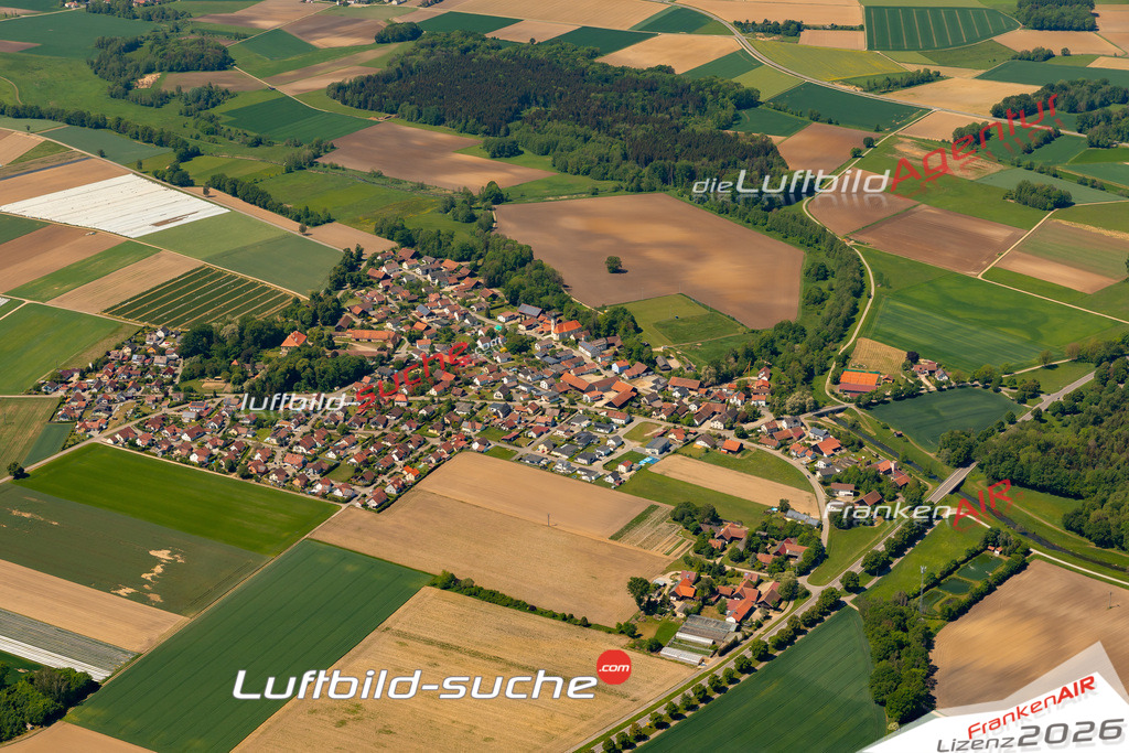 Das Luftbild zeigt : Schönach Mötzing - Die Luftaufnahme wurde 2024 vom UL-Flugzeug aus erstellt ( keine Drohne ) - Hochauflösende Luftaufnahme - Für grossformatige Ausdrucke geeignet. Die Geschenkidee !Mit Lizenz und Bildrechte bestellbar