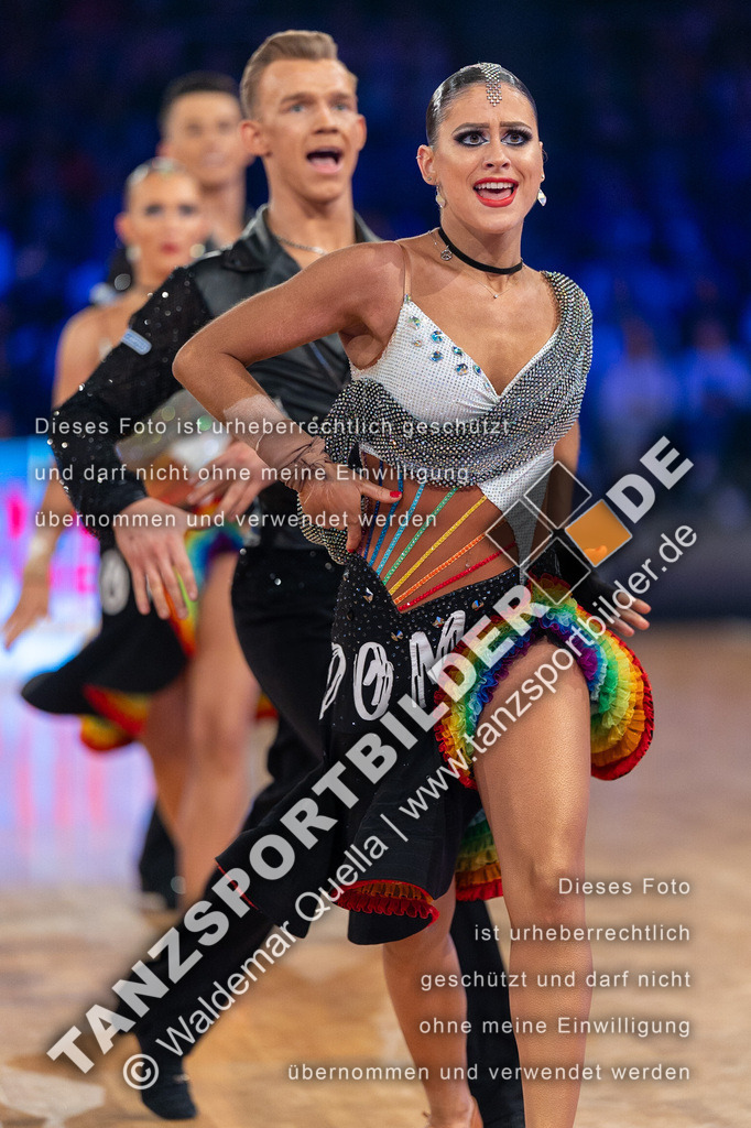 20231111-01592 | Hier finden Sie Tanz Bilder vom Latein und Standard Formationen tanzen. Sportbilder vom Tanzsport. Schöne Fotos und von Weltmeisterschaft, Europameisterschaft, Bundesliga, Regionalliga, Oberliga und Landesliga sowie von GOC Stuttgart, DanceComp, WM Bremen