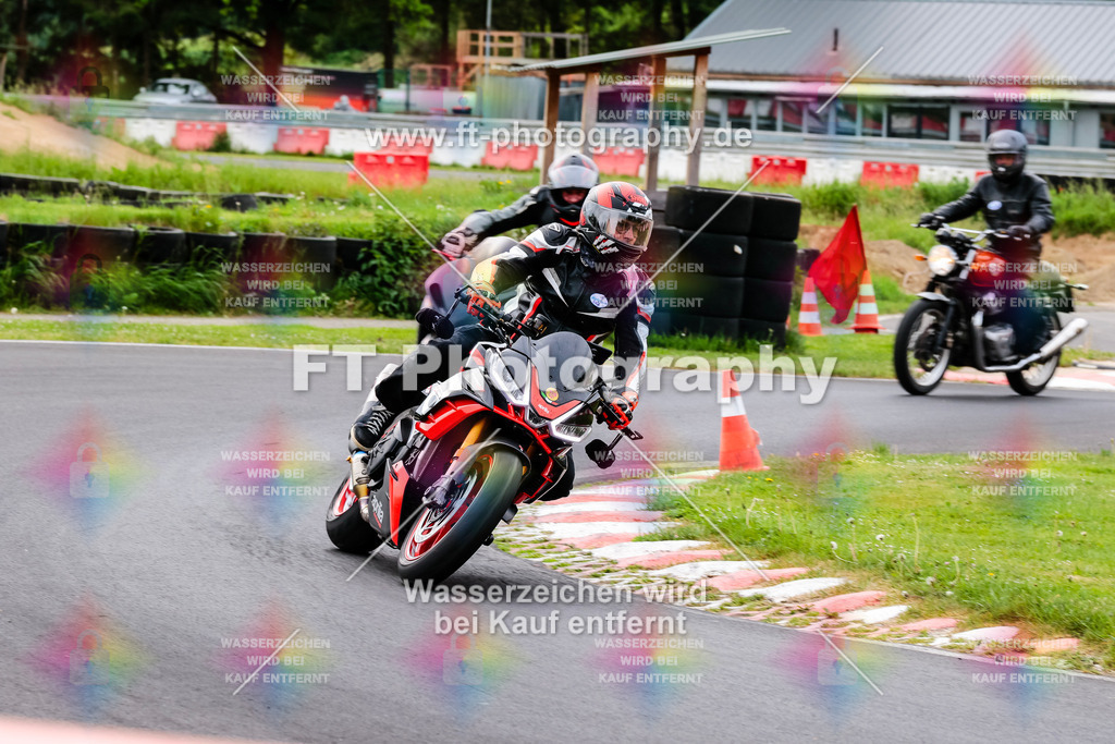 MotoTeamVBK-20066 | Hier findet Ihr Bilder von Touristenfahrten auf der Nürburgring Nordschleife oder von anderen Veranstaltungen die ich besucht habe. Viel Spass beim Durch Schauen 