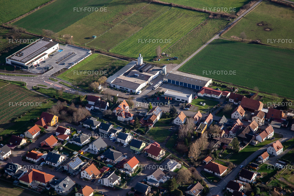 Aldi, Friedmann-Reisen an der Hauptstraße L546 | Luftbild: Aldi, Friedmann-Reisen an der Hauptstraße L546 in Schweighofen im Bundesland Rheinland-Pfalz in Deutschland. Foto: IMG_135683.jpg vom 03.01.2023 durch ©2025 Werner Riehm fly-foto.de/copyright - Realisiert mit Pictrs.com