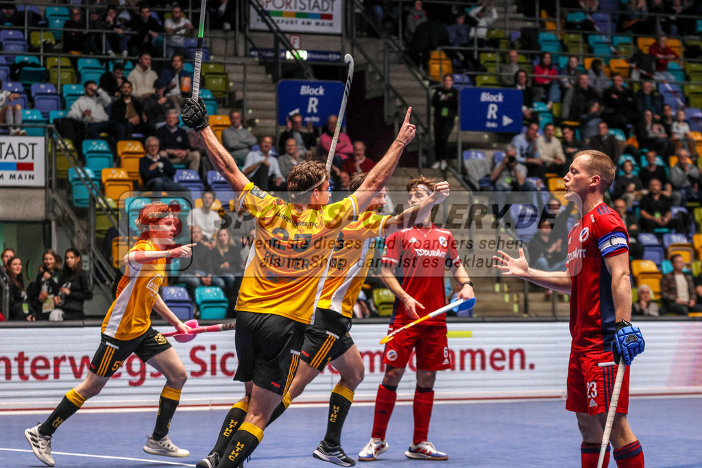 MJ_20230204-HTHC-MHC-M-39 | Niklas Reuter (Harvestehuder THC #25), Harvestehuder THC - Mannheimer HC am 4.2.2023 in der Ballsporthalle, Frankfurt am Main