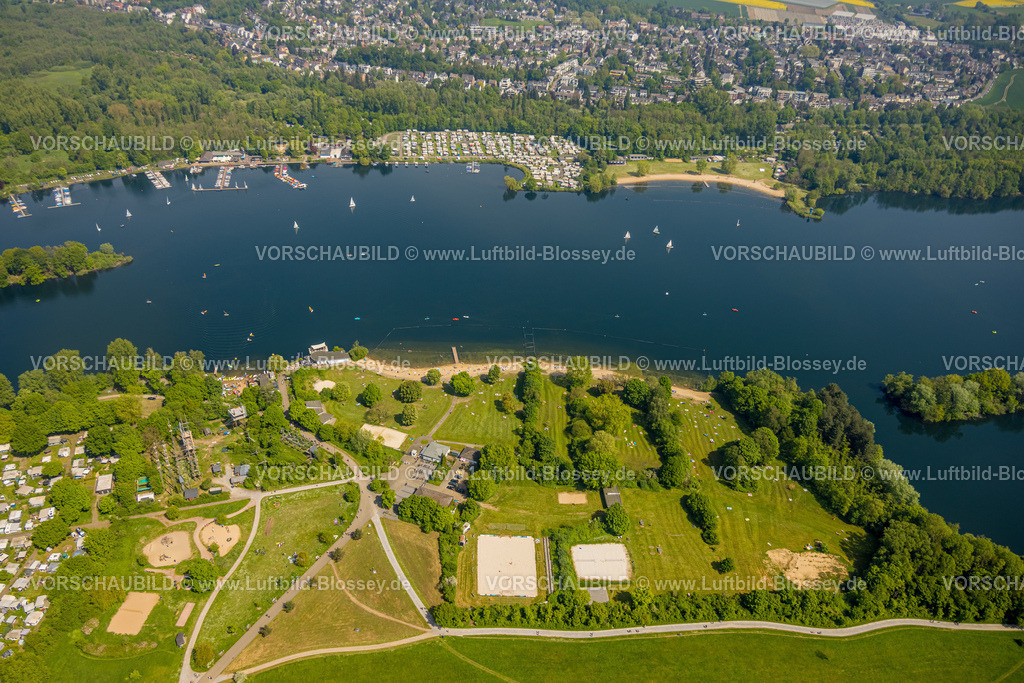 Duesseldorf240501201UnterbacherSee | Luftbild, Freizeitgestaltung am Unterbacher See, Insel im See, Strandcafé Ponton am Strandbad Süd, Badegäste und Liegewiese, Hochseilgarten und Spielplatz, Se[h]restaurant am Bootshafen, Bootsanlegestellen Segelboote und Tretboote, Campingplatz Nord, Unterbach, Düsseldorf, Rheinland, Nordrhein-Westfalen, Deutschland