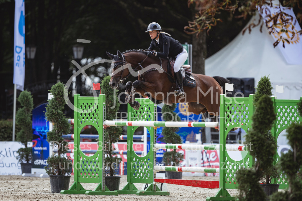 240915_OWLCh_IntEroeffnungsspr-404 | Deine schönsten Turniermomente als professionelle Fotos! Entdecke hochwertige Pferdesport-Fotografie im Online-Shop. Jetzt Fotos finden & bestellen!