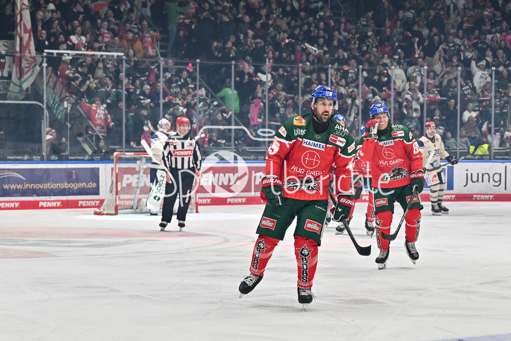 Augsburger Panther - Schwenninger Wild Wings | Jubel der Panther nach dem Treffer zum 2-0 durch Jason BAST (Augsburger Panther #45) / Freude / Happy / tor / Torschuetze / DEL: Augsburger Panther - Schwenninger Wild Wings, Curt Frenzel Stadion am 02.02.2025