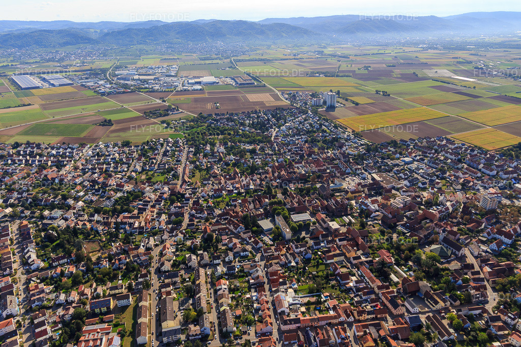 Luftbild: Stadtansicht aus Westen in Heddesheim im Bundesland Baden-Württemberg in Deutschland. Foto: IMG_122781.jpg vom 11.09.2020 durch Werner Riehm/FLY-FOTO.de