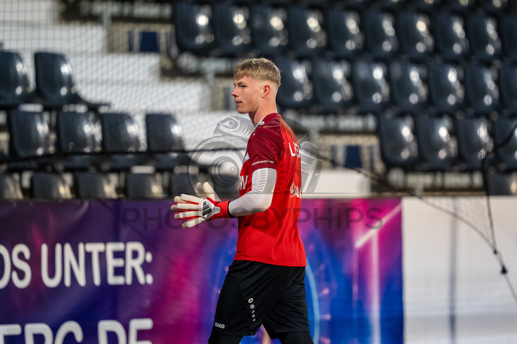 VfB Stuttgart II vs. FC Energie Cottbus, Fussball, 3.Liga, 27. Spieltag, Saison 2025/2026, 03.03.2026 | Florian Pascal Hellstern (VfB Stuttgart II, #01),VfB Stuttgart II vs. FC Energie Cottbus, Fussball, 3.Liga, 27. Spieltag, Saison 2025/2026, 03.03.2026Foto: photosbyphips/Philip Ziegler