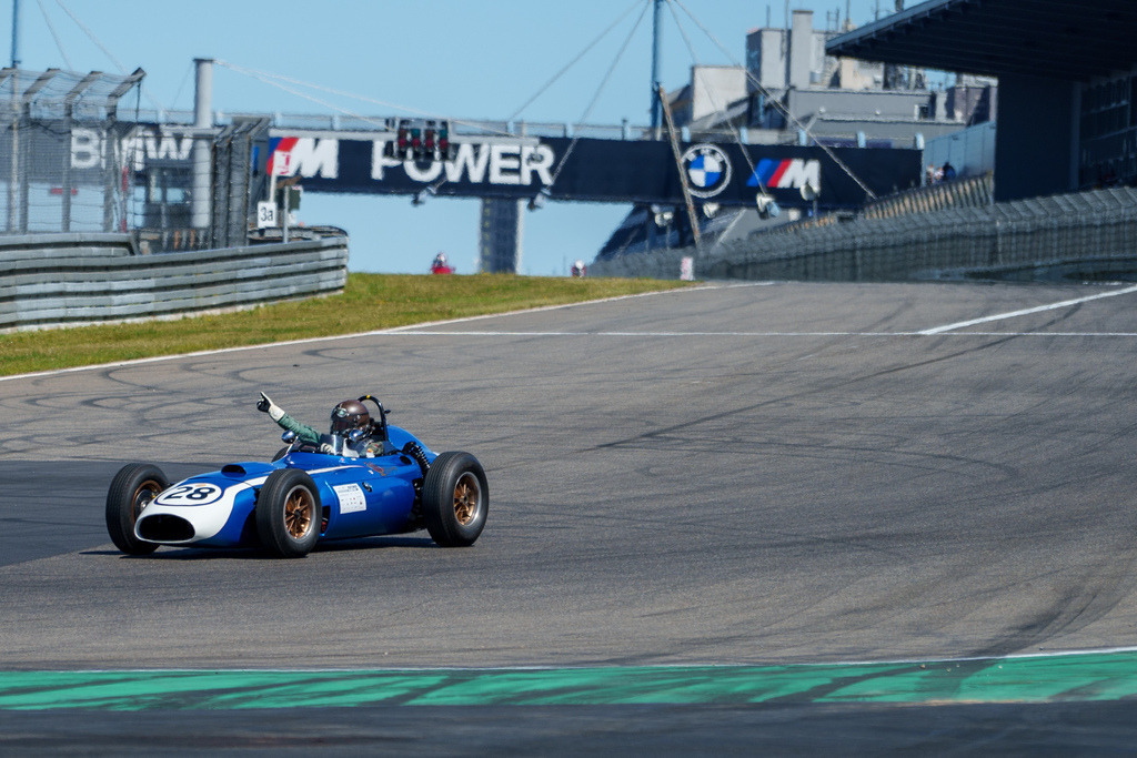Belmot Oldtimer Grand Prix 2024 | 10.08.2024 Belmot Oldtimer Grand Prix 2024, Nürburgring,Deutschland, Bild: #28 Eddie McGuire im Scarab aus dem Jahr 1960 - Realisiert mit Pictrs.com