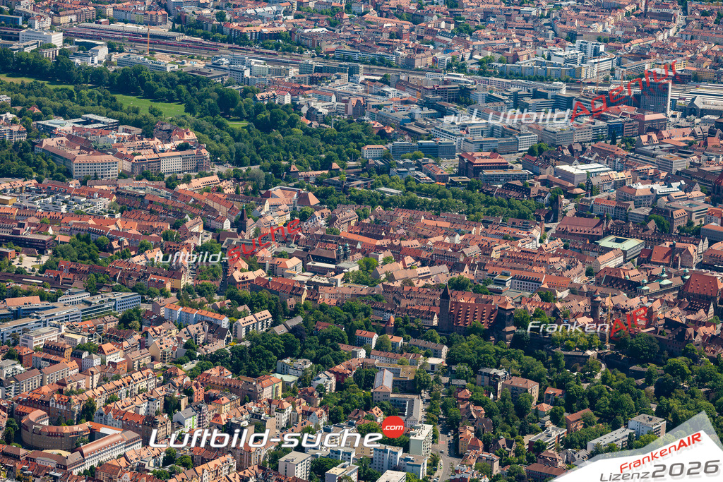 Aktuelles Luftbild von Altstadt - Saint Sebald nuernberg - Die Luftaufnahme wurde 2020 mittels UL-Flugzeug erstellt ( keine Drohne ) - hochauflösende Kamera-Systeme von  Canon -Beste Qualität - Für grossformatige Ausdrucke geeignet. Die Geschenkidee !