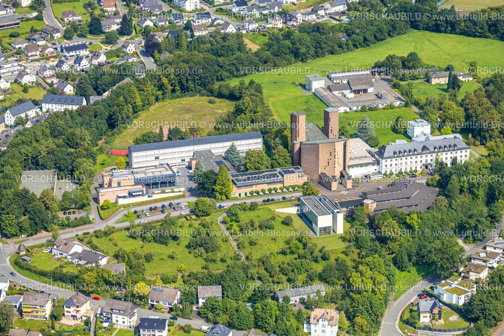 Meschede250807345 | Luftbild, Abtei Königsmünster mit Gymnasium der Benediktiner, Kloster, Meschede-Stadt, Meschede, Sauerland, Nordrhein-Westfalen, Deutschland