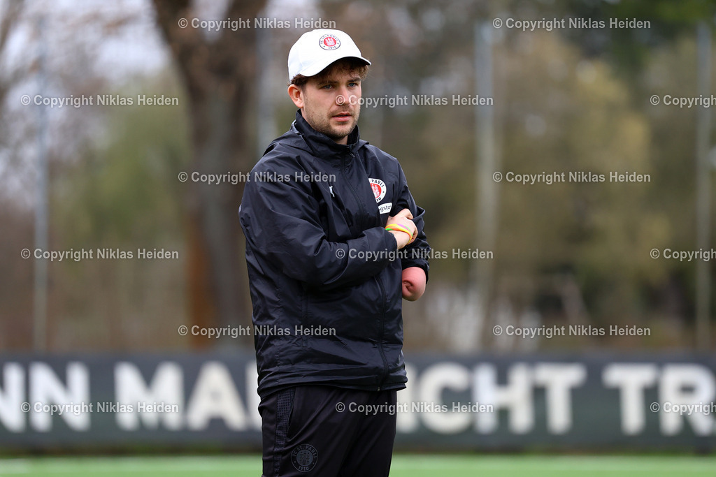 NH_FCStPauliU19_SGDynamoDresdenU19_DFBNachwuchsliga_28032026 | Christian Dobrick (Trainer, FC St. Pauli U19)Fußball I Junioren I U19 DFB-Nachwuchsliga Hauptrunde Liga B, Gruppe B I Saison 2025-2026 I 7. Spieltag I FC St. Pauli U19 - SG Dynamo Dresden U19 I 28.03.2026 I Sportplatz Brummerskamp