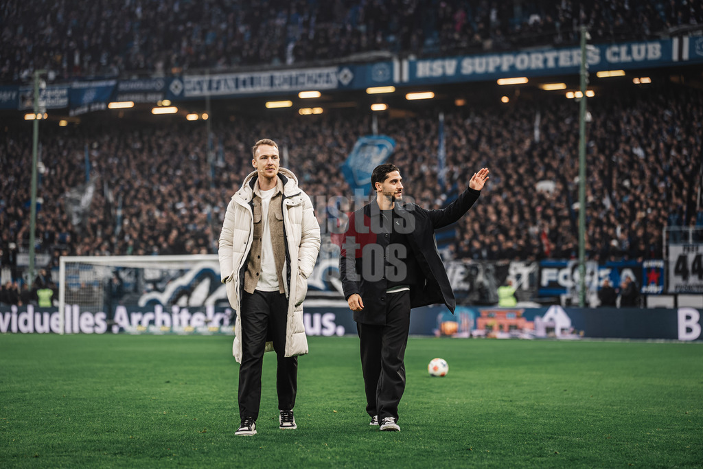 Fußball | Männer | Saison 2025/2026 | 1. Fußball-Bundesliga | 15. Spieltag | Hamburger SV vs. Eintracht Frankfurt | 20.12.2025 | Der HSV verabschiedet sich von Sebastian Schonlau links und Ludovit Reis rechts