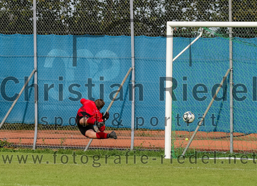 2023-09-17_044_SpVgg_Neuching_gegen_FC_Langenpreising | Neuching, Deutschland, 17.09.2023:
Fußball, A-Klasse 2023 / 2024, 7. Spieltag, SpVgg Neuching gegen SpVgg Langenpreising, Endergebnis: 5:1

Torwart Maximilian Gabriel (SpVgg Langenpreising, #1)

Foto: Christian Riedel / fotografie-riedel.net