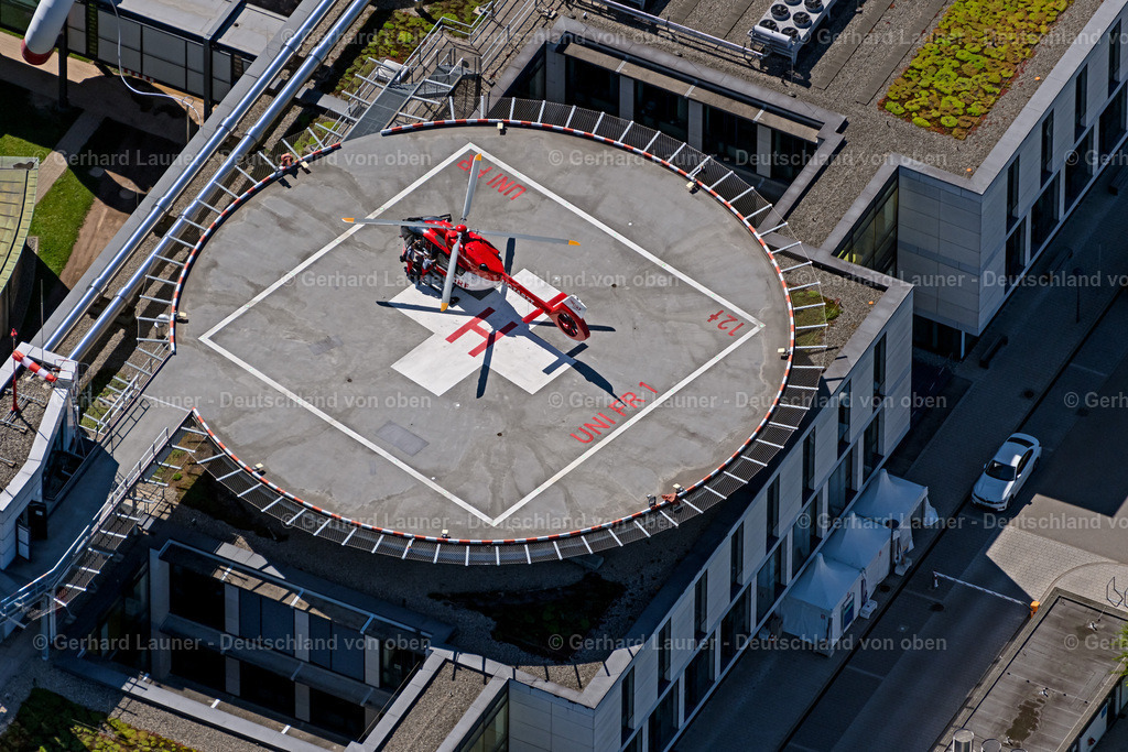4033488 | FREIBURG IM BREISGAU 30.06.2020 Helikopter- Hubschrauber- Landeplatz am Klinikgelände des Krankenhauses Uniklinik in Freiburg im Breisgau im Bundesland Baden-Württemberg, Deutschland. Weiterführende Informationen bei: Universitätsklinikum Freiburg. // Helicopter helipad on the clinic grounds of the hospital Uniklinik in Freiburg im Breisgau in the state Baden-Wuerttemberg, Germany. Further information at: Universitaetsklinikum Freiburg. Foto: Gerhard Launer