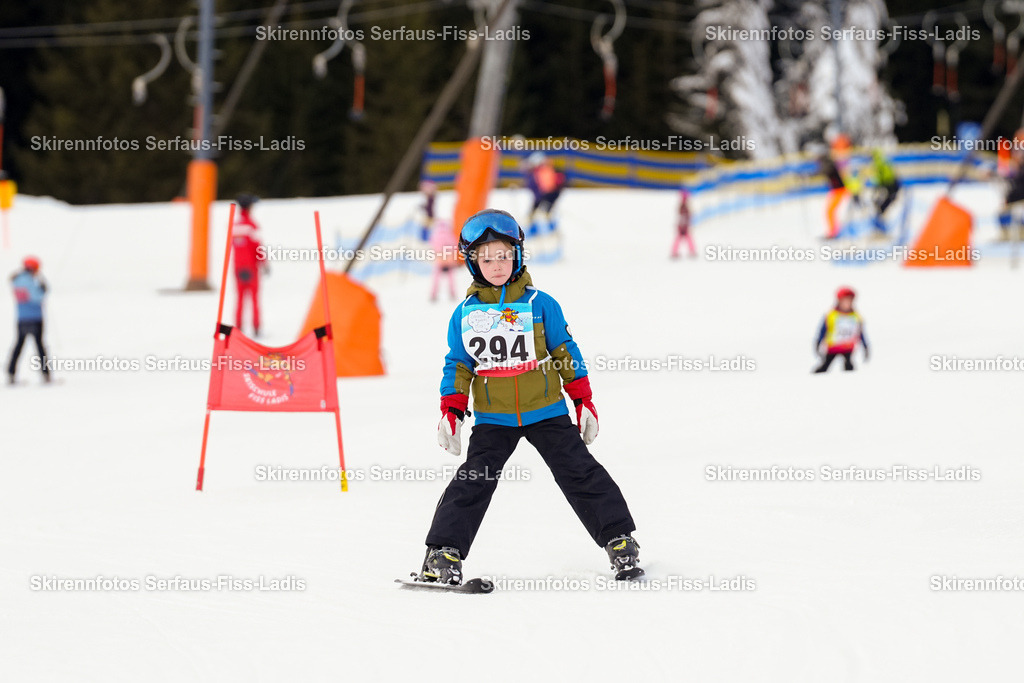 SRF_02.01.2026_0435 | Skirennfotos,Serfaus,Fiss,Ladis,Kinderskirennen,Winter,Tirol,Oberland,skirace,SFL,feelfree,weil wir's genießen,ski,Ski,skifahren,Sonnenplateau, - Realisiert mit Pictrs.com