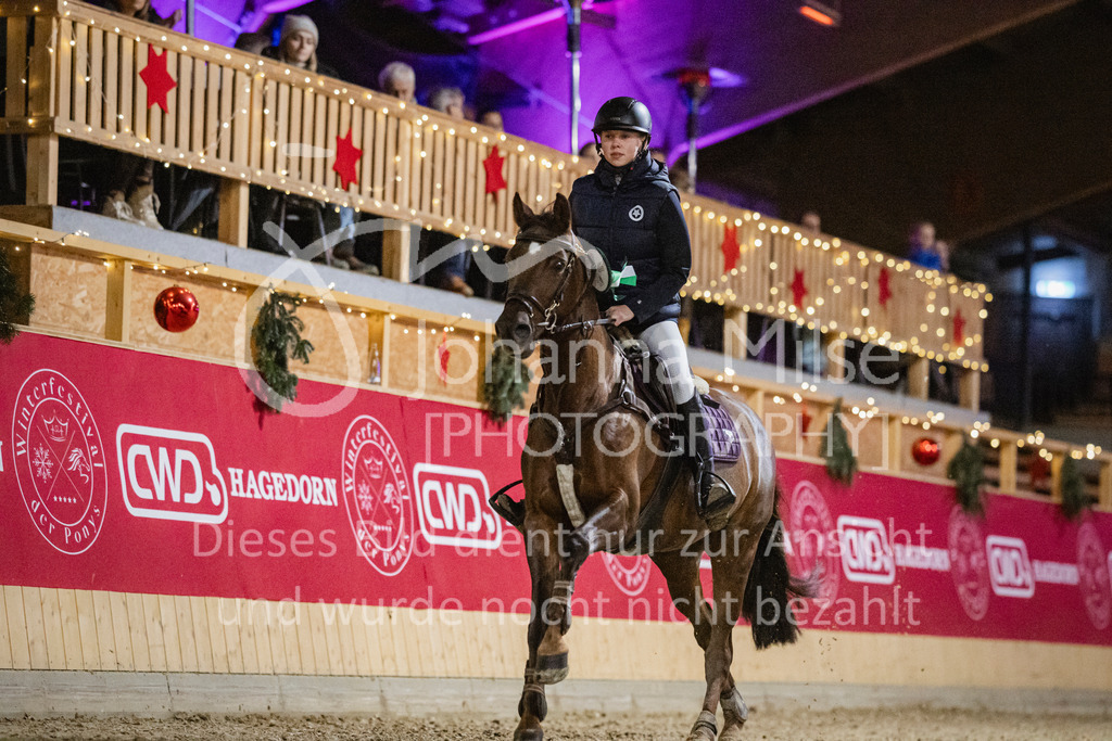 231118_PonyTrophy-316 | Deine schönsten Turniermomente als professionelle Fotos! Entdecke hochwertige Pferdesport-Fotografie im Online-Shop. Jetzt Fotos finden & bestellen!