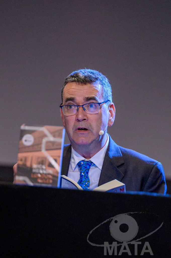 _DWA5371 | Mick Herron bei der lit.Cologne 2023 Veranstaltung 'Mick Herron erklärt die London Rules' im Ostermann-Saal. Köln, 08.03.2023 - Realisiert mit Pictrs.com