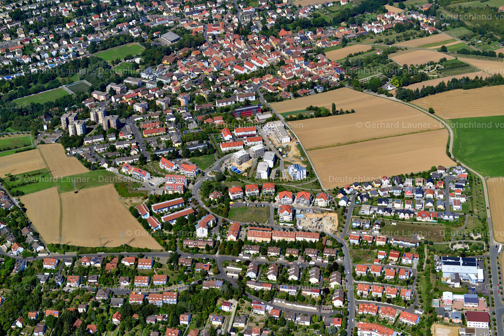 3650134 | LENGFELD 31.08.2016 Wohngebiet einer Einfamilienhaus- Siedlung am Rande von landwirtschaftlichen Feldern in Lengfeld im Bundesland Bayern, Deutschland // Single-family residential area of settlement on the edge of agricultural fields in Lengfeld in the state Bavaria, Germany Foto: Gerhard Launer