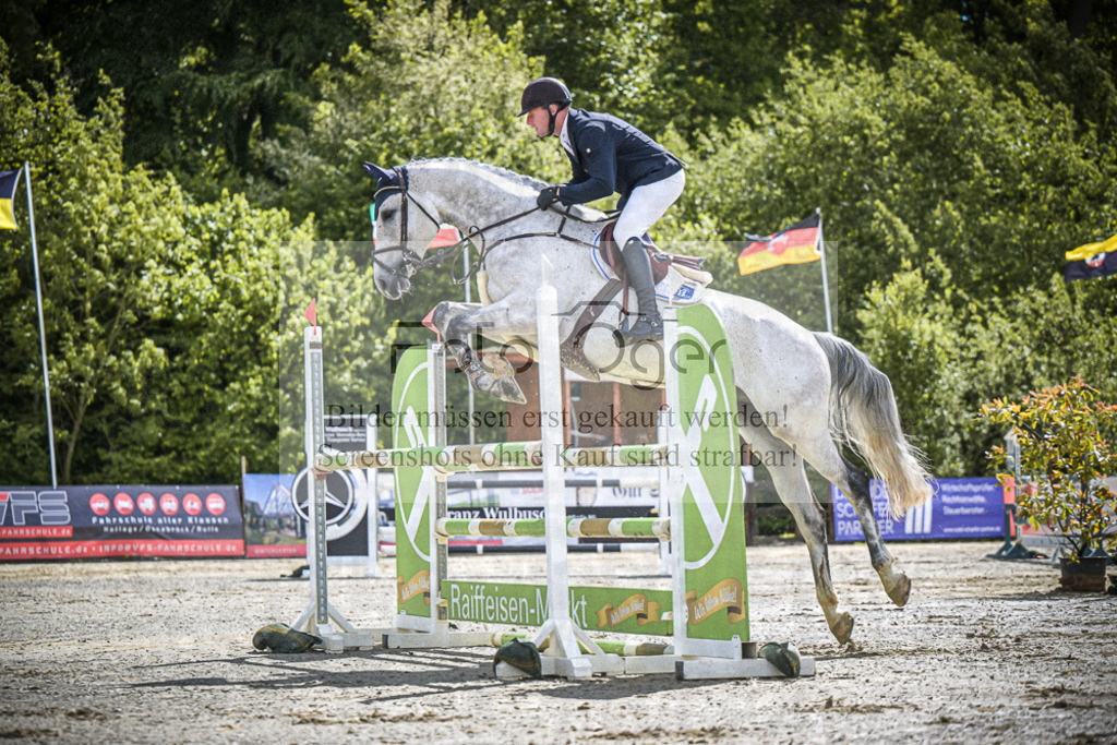 DOS_7476 | Entdecke hochwertige Reitturnierfotos von Foto Oger. Professionell, emotional und authentisch – jetzt Lieblingsmomente im Shop bestellen.Deutschlandweite Turnierfotografie. - Realisiert mit Pictrs.com