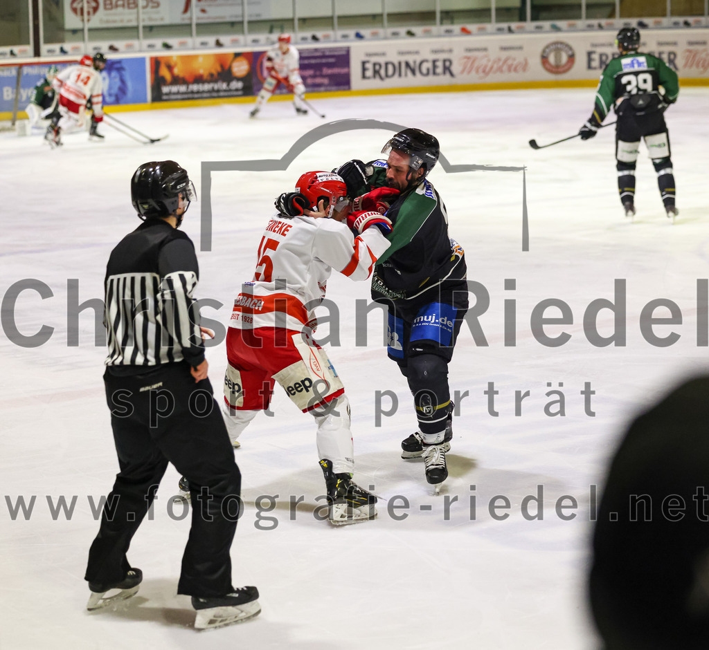 2023-03-19_099_TSV_Erding_gegen_TEV_Miesbach | bErding, Deutschland, 19.03.2023:
Eishockey, Bayernliga Playoffs 2022 / 2023, Halbfinale, 
TSV Erding gegen TEV Miesbach, Endergebnis: 

Maximilian Meineke (TEV Miesbach, #15), Rudolf Lorenz (Erding Gladiators, #91)

Foto: Christian Riedel / fotografie-riedel.net