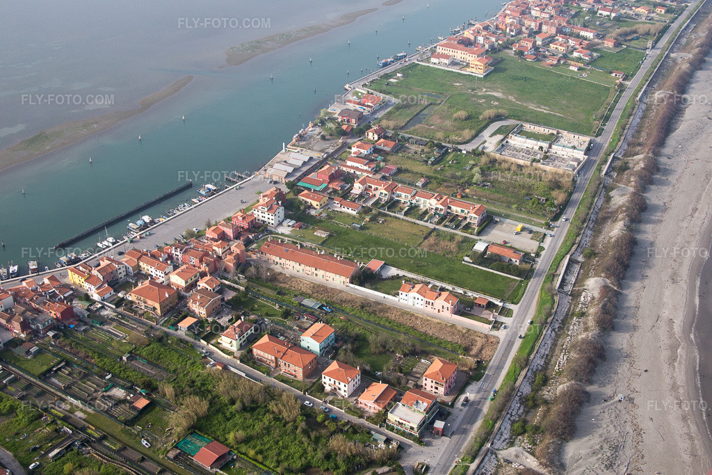 Aerial view: Residential development on the Lido di Venecia peninsula in the district San Pietro in Volta in Venice in San Pietro in Volta in the state Veneto, Italy.Photo: IMG_087462.jpg taken on 04/06/2016 by Werner Riehm/FLY-FOTO.comResolution of the original: 5045 x 3363 px